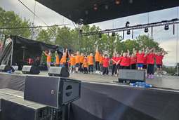 Występ przedszkolaków na scenie podczas Dni Czempinia